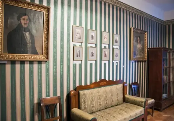 Fațada Casei Mureșenilor, casa memorială a familiei ce a dat Imnul Național.